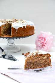 Eine springform mit 18 cm durchmesser einfetten und mit semmelbröseln oder gemahlenen mandeln ausstreuen. Mandel Honig Kuchen Baking Barbarine