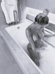 Stephanie Herela : rBlackAndWhiteNudes