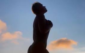 Contra a luz do sol, Xuxa encanta seguidores com topless em Aruba; vídeo ·  Notícias da TV