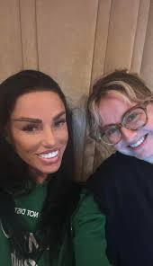 No hood like sisterhood 🥹😝🥰😘💁‍♀️❤️ #katieprice #thankyouforyoursupport  #sisters #sisterhood #sisterlove