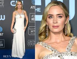 Emily blunt puts spoonful of british class into mary poppins. Emily Blunt In Prada 2019 Critics Choice Awards