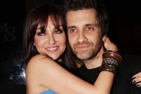 Διαστάσεις τριθέσιος καναπές 2,25 χ 0,90m. Foibos O Emporikoteros Syn8eths Ths Epoxhs Twn 90 S 20 S Mega Radiofwno