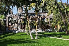 Our personalised butlers are at your call with unobstructive attention ensuring complete privacy. Gorgeous Balinese Inspired Pavilion House In Malibu California