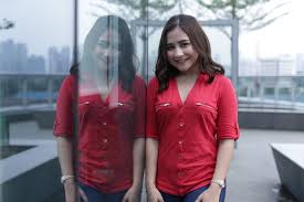 Instagram/prilly latuconsinareza rahadian dan prilly latuconsina dalam foto yang diunggah jodoh memang rahasia tuhan. Prilly Latuconsina Ingin Menikah Di Usia 30 Tahun