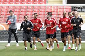 May 24, 2021 · a competição lá é fraca, muitos treinadores vão para benfica e são campeões, logo isto não é um indicador da capacidade do profissional. Benfica Treino Spartak Champions Fotos Sl Benfica