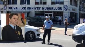 Olay yerine gelen sağlık ekipleri 3. Silivri Ilce Emniyet Muduru Makam Odasinda Olu Bulundu Yeni Soluk