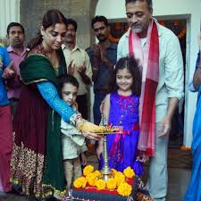 His aunt, meena kumari, is. Family Lucky Ali Kushi90 Mrowl