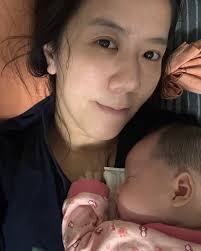 经过非官方统计，我一天大概会吼20次不要动Baby，你们不要吵到Baby，不要动Baby的头，轻轻摸Baby，不要Duk她够了够了，不要打架，不要抢东西（