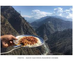 380 Likes 7 Comments Kashmir Crown Kashmircrown On Instagram There Is A Spot On Jammu Srinagar Highway Peerah Famous For Amazi Srinagar Jammu Kashmir