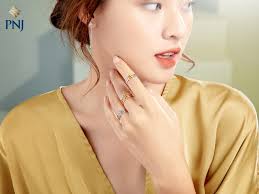 Đi tìm màu son và món trang sức của mùa Thu Đông