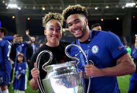 De drie centrumverdedigers die tuchel kiest voor de finale zijn thiago silva, antonio rüdiger en césar azpilicueta. Squawka News S Tweet Reece James And His Sister Lauren Celebrate Chelsea S Champions League Triumph Trendsmap