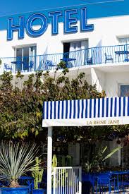 Il Est Temps De Penser Aux Longs Week End De Mai Sur Le Petit Port De L Ayguade Entre Toulon Et Saint Tropez Face Aux Iles Hyeres Hotel Sud De La France