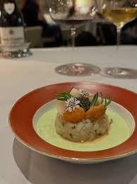 A fantastic winter menu back at a city favorite, @gabrielkreuther ❤️‍🔥 •  CANAPÉS -Savory Kougelhopf with Chive Fromage Blanc -Virginia Gulf Oyster  Chou Fleur -Farro Soba, Uni Coulis, Kaluga Caviar -Mole “Milkshake”,