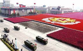 Az utóbbi időben valamit javult a helyzet, mióta az élénk színeket is összeegyeztethetőnek tartják a „szocialista életmóddal. Eszak Korea Az Egyesult Allamok Teruletenek Eleresere Kepes Raketat Tesztelhet Https Www Hirmagazin Eu Eszak Korea A North Korea South Korea North Korean