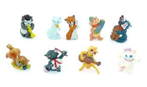 The aristocats is a 1970 american animated romantic musical comedy film produced by walt disney productions and directed by wolfgang reitherman. Katzen Figuren Von Wald Disney Aristocats Cat Katze Kater Figuren Aus Dem Uberraschungsei Von Ferrero Zum Sammlen Figur Ei Eier U Ei U Eier Ue Ei U Ei Online Shop Auf Eierlei De Der