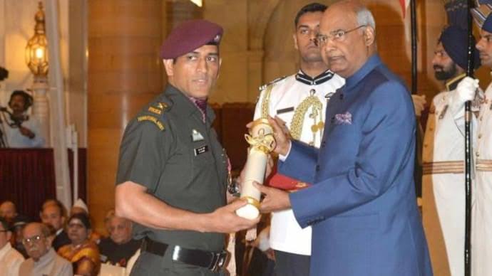 Know why India's Master Finisher, MS Dhoni received Padma Bhushan dressed  as an army officer - India Today