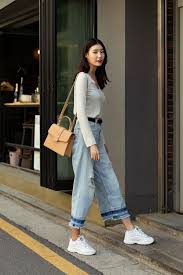 Second Story Of Seoul Women S Street Style In Spring Of 2019 Echeveau Korean Outfit Street Styles Street Style Chic Street Style Women
