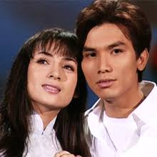 Phi nhung tên đầy đủ là phạm phi nhung (sinh ngày 10 tháng 4 năm 1972) là một nữ ca sĩ hải ngoại, diễn viên người mỹ gốc việt, nổi tiếng với dòng nhạc trữ tình, dân ca. Tan Cá»• Giao Duyen Lan Va Ä'iá»‡p Phi Nhung Máº¡nh Quá»³nh Pháº§n 1 Cáº£i LÆ°Æ¡ng Viá»‡t Nam