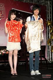 His family consists of his mother, father, and one older sister. Lee Min Ho Goo Hye Sun