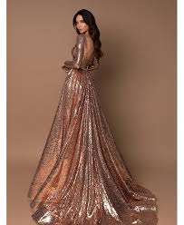 Inondati da paillettes o da colori e fantasie sofisticate, con dettagli ricercati e inserti in pizzo, nel mondo degli abiti da sera regna la bellezza. Noleggia Abiti Firmati E Abiti Da Cerimonia Noleggio Vestiti Grandi Firme Su Lovedress Lovedress