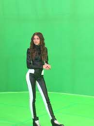Esperando una gira de z por méxico, apoyemos!! Rob Lotterstein On Twitter Kc Undercover Outfits Zendaya Zendaya Style