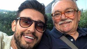 Danilo şef, masterchef programıyla gönüllere taht kurmayı başardı. Danilo Sef Italya Da Yasayan Babasini Kaybetti Koronadan Mi Sorularini Cevaplamadi Boldmedya