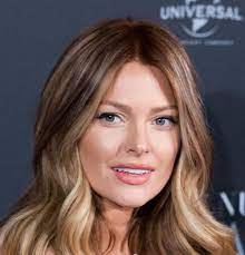 Retour sur le parcours d'une jeune femme pleine de vie et passionnée par ce qu'elle fait. Caroline Receveur Celebrity