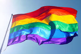 Love is love — alfie arcuri. Amsterdamse Regenboogvlag Twee Keer Bekogeld Met Eieren