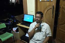 / saat menggunakan koneksi wifi hotspot portable dari hp lain maka kemungkinan penyebab tidak ada akses internet bukan hanya masalah pada hp kita, tapi bisa jadi. Pria Ini Pasang Sendiri Kabel Optik 1 Kampung Bisa Nikmati Internet Murah Halaman All Kompas Com