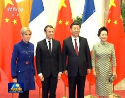 習近平馬克龍默克爾視頻峰會 談抗疫氣候中歐關係 (21:14) prev next 國家主席習近平今午（16日）在北京與法國總統馬克龍、德國總理默克爾舉行中法德領導人視頻峰會，就合作應對氣候變化、中歐關係、抗疫合作，以及重大國際和地區問題深入交換意見。 ä¹ è¿'å¹³ä¸¾è¡Œä»ªå¼å¤«å¦‡åŒè¿Žé©¬å…‹é¾™ä¼‰ä¿ªè®¿åŽ æ³•å›½å'Œä¸–ç•Œæ–°é—»ç½'