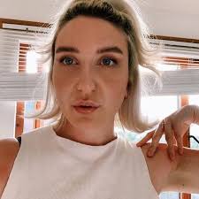 Anita Halliwell's Instagram, Twitter & Facebook