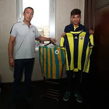 Fenerbahçe ile kısa süre içinde sözleşme imzalaması beklenen mesut özil forma numarasını açıkladı. Posetten Yaptigi Forma Ali Koc Un Odasinda Sergilenen Bayram Akman