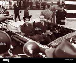 Press cameras 1950s hi-res stock ...