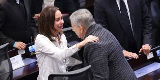 César Gaviria arremete contra la política de paz de Petro tras asesinato de Uribe - Imagen principal del artículo