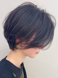 前髪長め フワッとワンカールで決まるくびれショート stili strizhek aziatskaya strizhka androginnaya pricheska