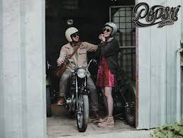 Cantik dengan motor klasik cb gaya prewedding anak motor 11 06 2019 prewedding di panta juga terlihat keren karena beground yang terlihat indahnya pantai dan objek utamanya sang pasangan dan motor klasik cb merekan dalam kesempatan kali ini kita sudah mengupas 4 motor prewedding mengunakan cb klasik yang sudah di modiikasi oleh pemiliknya. Foto Romantis Naik Motor Cb Nusagates