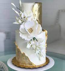 Gold And Magnolia Cake Metallic Wedding Cakes Cake Magnolia Cake