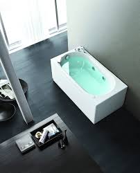 Basta entrare in vasca, sedersi e chiudere la porta. Vasche Da Bagno Piccole Perche Le Dimensioni Contano Interior Design
