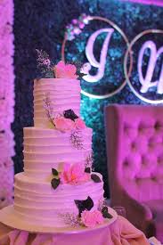 Yumi castrillo, the founder and cake artist of piece of cake, was a trained lawyer and bar passer. 40 Minimalist Wedding Cake Inspirations For Modern Filipina Brides