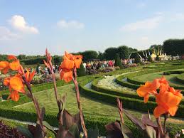 Mehr als 100 künstler aus zahlreichen nationen bespielen dabei ab den frühen abendstunden dutzende von bühnen oder. Kleines Fest Im Grossen Garten In Den Herrenhauser Garten Hannover