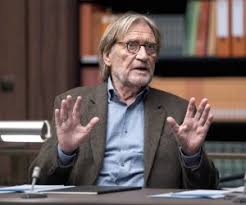 Auf dem weg zur schule wird die zwölfjährige lisa von bode (alix heyblom) entführt. Ferdinand Von Schirach Feinde Gegen Die Zeit Filmkritik Film Tv Spielfilm