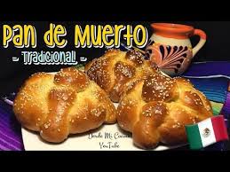 Pan De Muerto Tradicional Hojaldras Mexican Bread Of The Dead Desde Mi Cocina By Lizzy Youtube En 2020 Pan De Muerto Pan Mexicano Pan De Muerto Receta