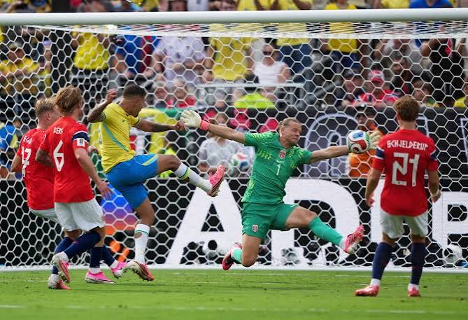 Nyland, colosal ante Brasil, portero estrella del Mundial y en el paro | Mundial 2026 de Fútbol | EL PAÍS