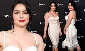 Ariel Winter 21 Turns Heads In Low Cut White Dress At Spotify Party In La As Modern Family Ends Daily Mail Online