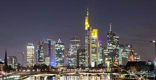 A bank) purchases insurance against the event of default (of a reference security or loan that the protection buyer holds) agrees with protection seller (e.g. Deutsche Bank Kann Lucke Bei Cds Spreads Nicht Schliessen Finance Magazin