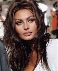 SOPHIA LOREN.