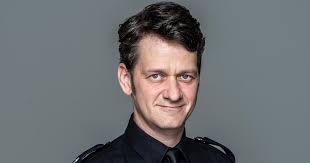 Sven Fricke als Daniel