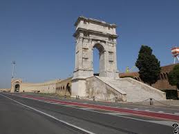 Informatii si poze despre arcul clementino din ancona, italia. Iluoghidelsilenzio