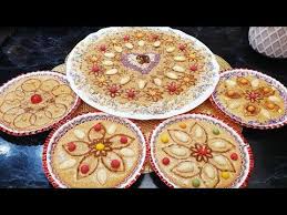 طمينة او تقنتة المولد بمكون يخليها طرية و رطبة لمدة طويلة يحير كل من داقها Tamina Youtube Cooking Decorative Plates Plates