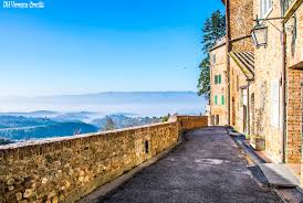 I dati info traffico ti permettono di visualizzare gli intasamenti, gli incidenti stradali, i lavori a città della pieve e dintorni, e i rallentamenti o le condizioni meteo (neve, pioggia, ghiaccio) a città della pieve e dintorni.viamichelin. Citta Della Pieve Terra Del Perugino Cosa Vedere E Come Arrivare Umbria